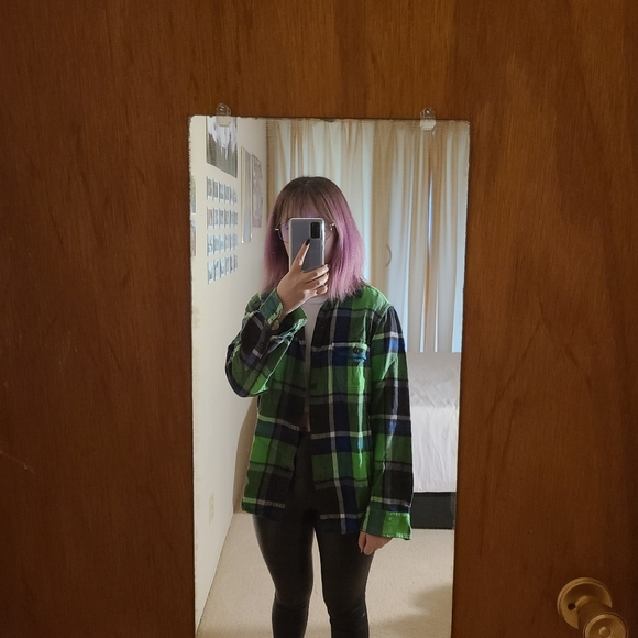 AE green flannel - Picture 2 of 3